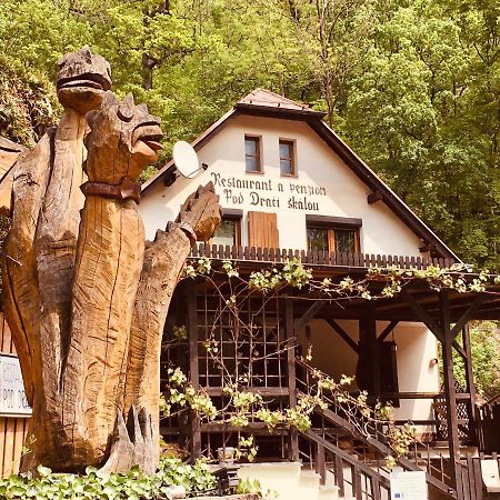 Restaurant A Penzion Pod Draci Skalou Karlstejn ภายนอก รูปภาพ