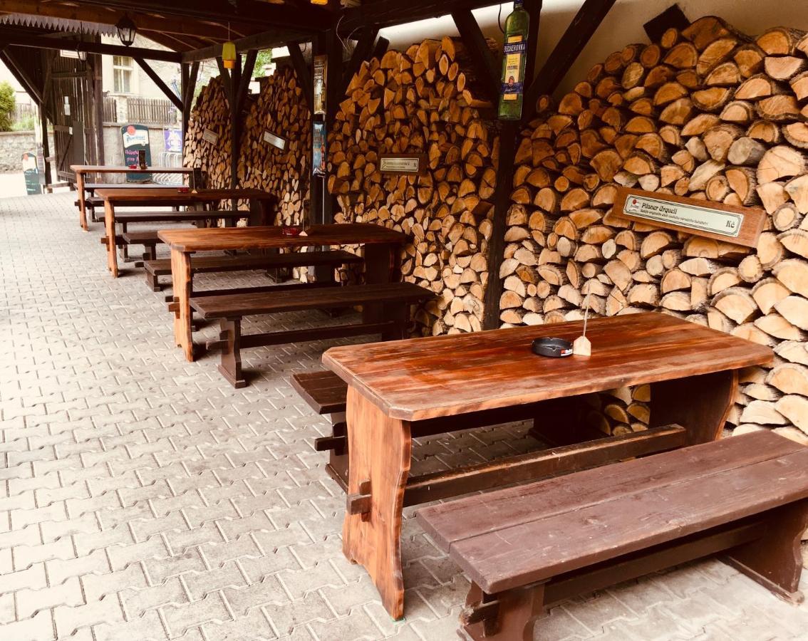 Restaurant A Penzion Pod Draci Skalou Karlstejn ภายนอก รูปภาพ