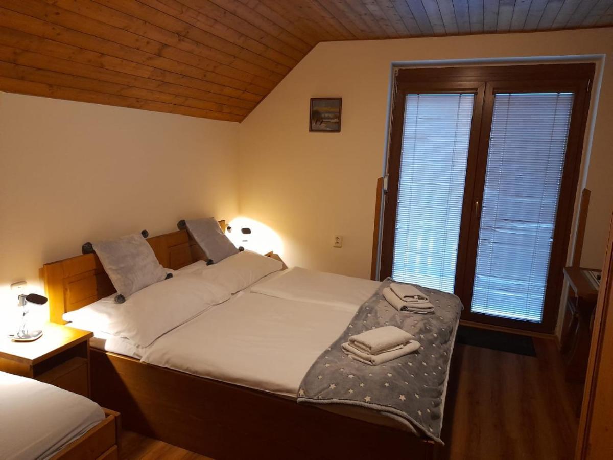 Restaurant A Penzion Pod Draci Skalou Karlstejn ภายนอก รูปภาพ