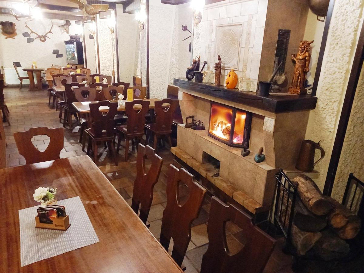 Restaurant A Penzion Pod Draci Skalou Karlstejn ภายนอก รูปภาพ